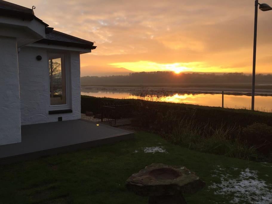 Shorepark - Waterfront Cottage With Stunning Views Dumfries Exterior foto